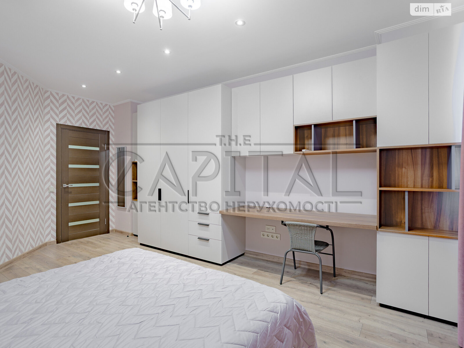 четырехкомнатная квартира в Киеве, район Солдатская Слободка, на ул. Полтавская 10 в аренду на долгий срок помесячно фото 1