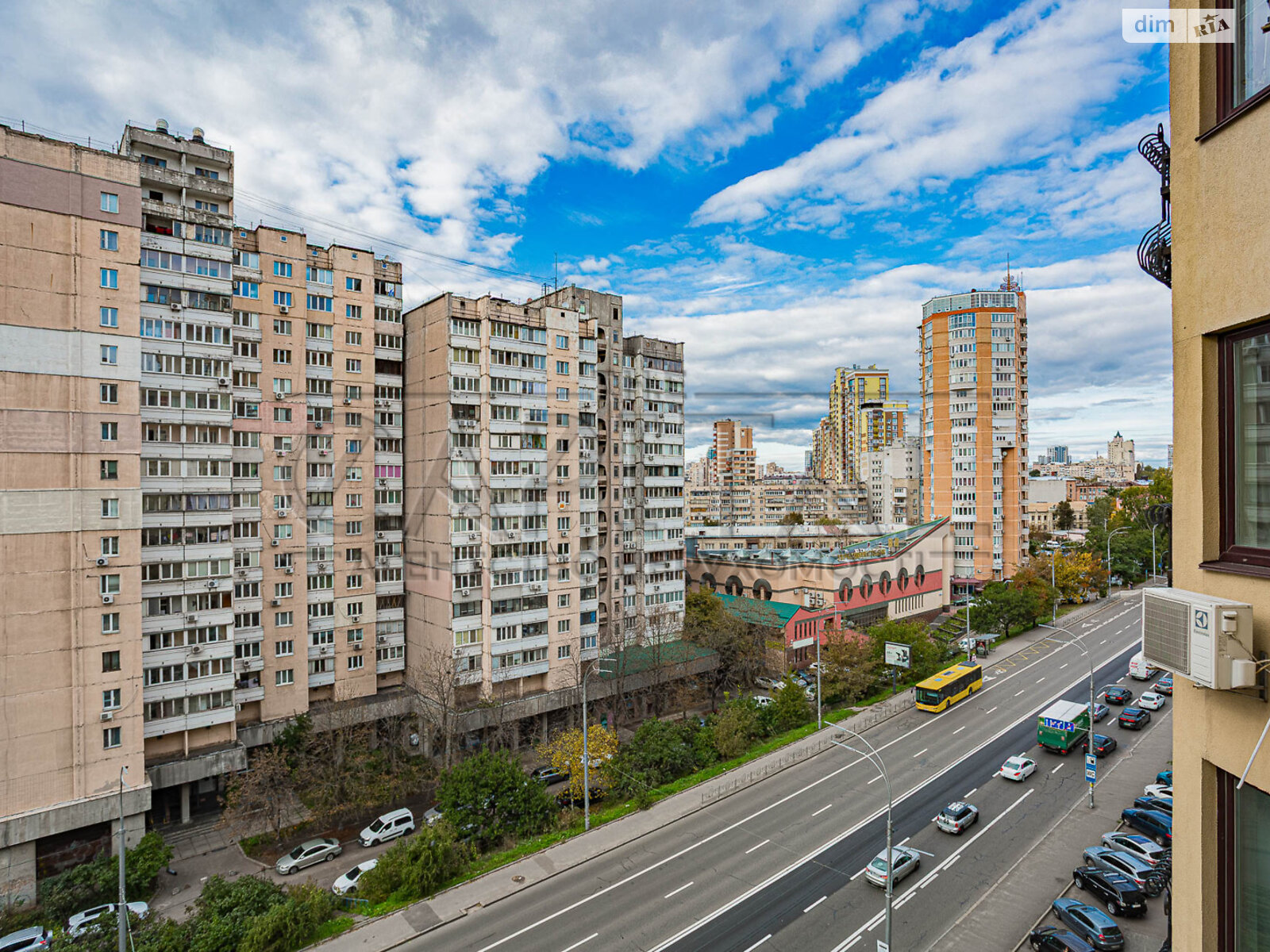 четырехкомнатная квартира в Киеве, район Солдатская Слободка, на ул. Полтавская 10 в аренду на долгий срок помесячно фото 1