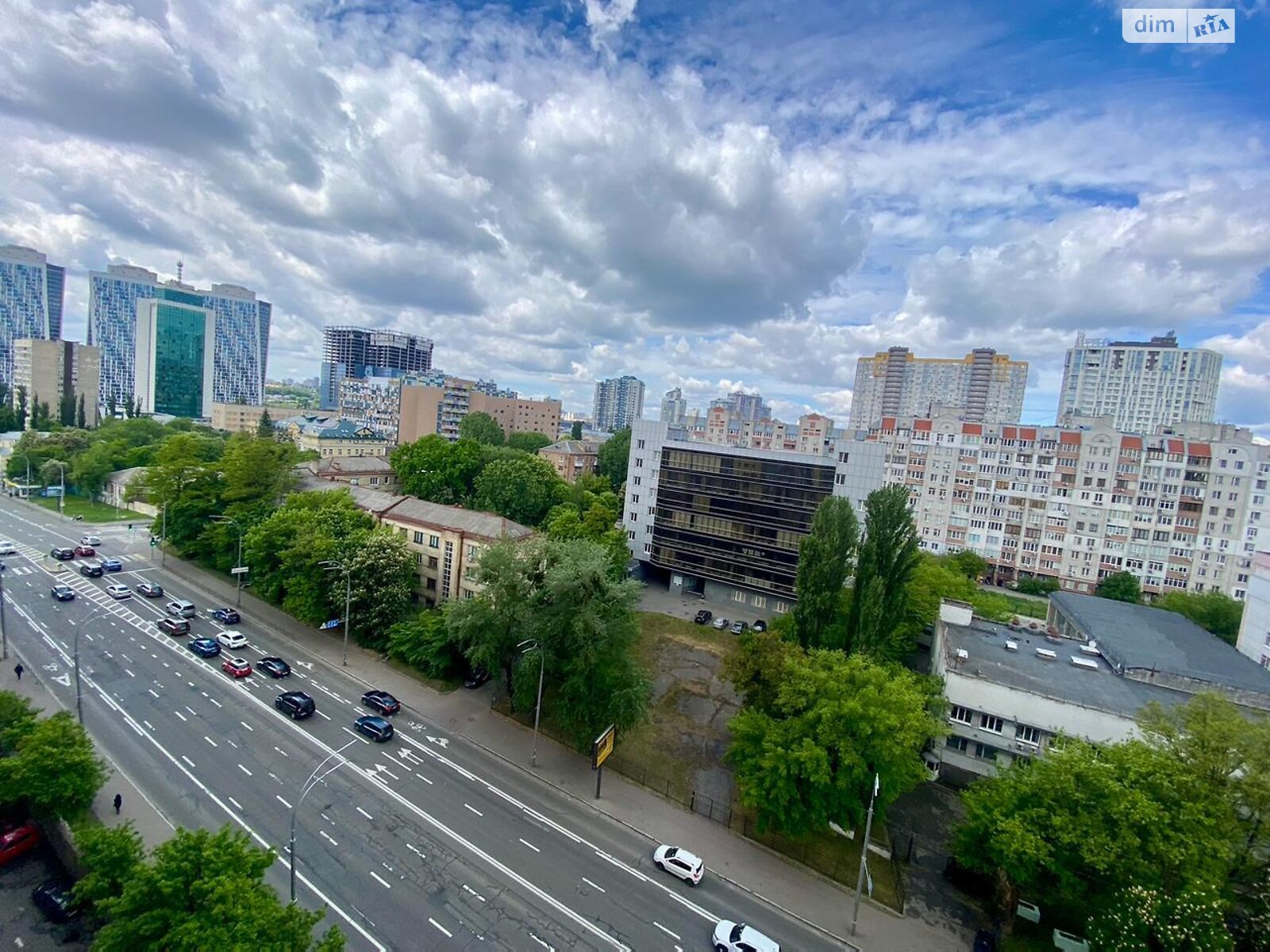 трикімнатна квартира в Києві, район Солдатська Слобідка, на вул. В’ячеслава Чорновола 25 в довготривалу оренду помісячно фото 1 трикімнатна квартира в Києві, район Солдатська Слобідка, на вул. В’ячеслава Чорновола 25 в довготривалу оренду помісячно фото 1