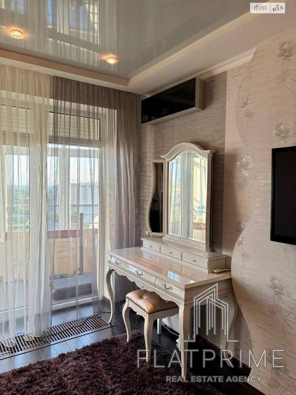 двухкомнатная квартира в Киеве, район Соломенский, на бул. Чоколовский 42А в аренду на долгий срок помесячно фото 1