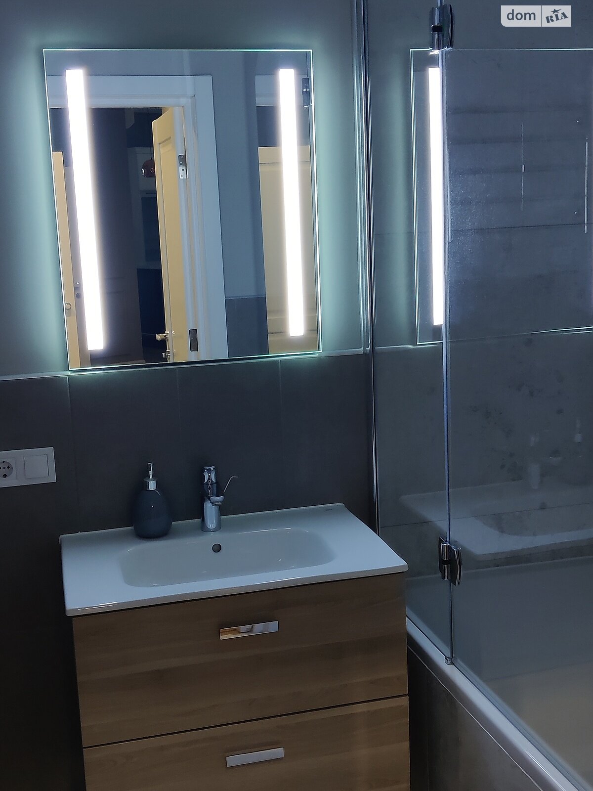 трехкомнатная квартира в Киеве, район Соломенский, на ул. Митрополита Василия Липковского 16А в аренду на долгий срок помесячно фото 1