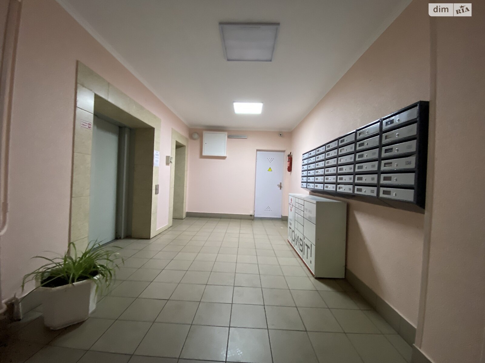 трехкомнатная квартира в Киеве, район Соломенский, на Максима Токарева 5 в аренду на долгий срок помесячно фото 1 трехкомнатная квартира в Киеве, район Соломенский, на Максима Токарева 5 в аренду на долгий срок помесячно фото 1