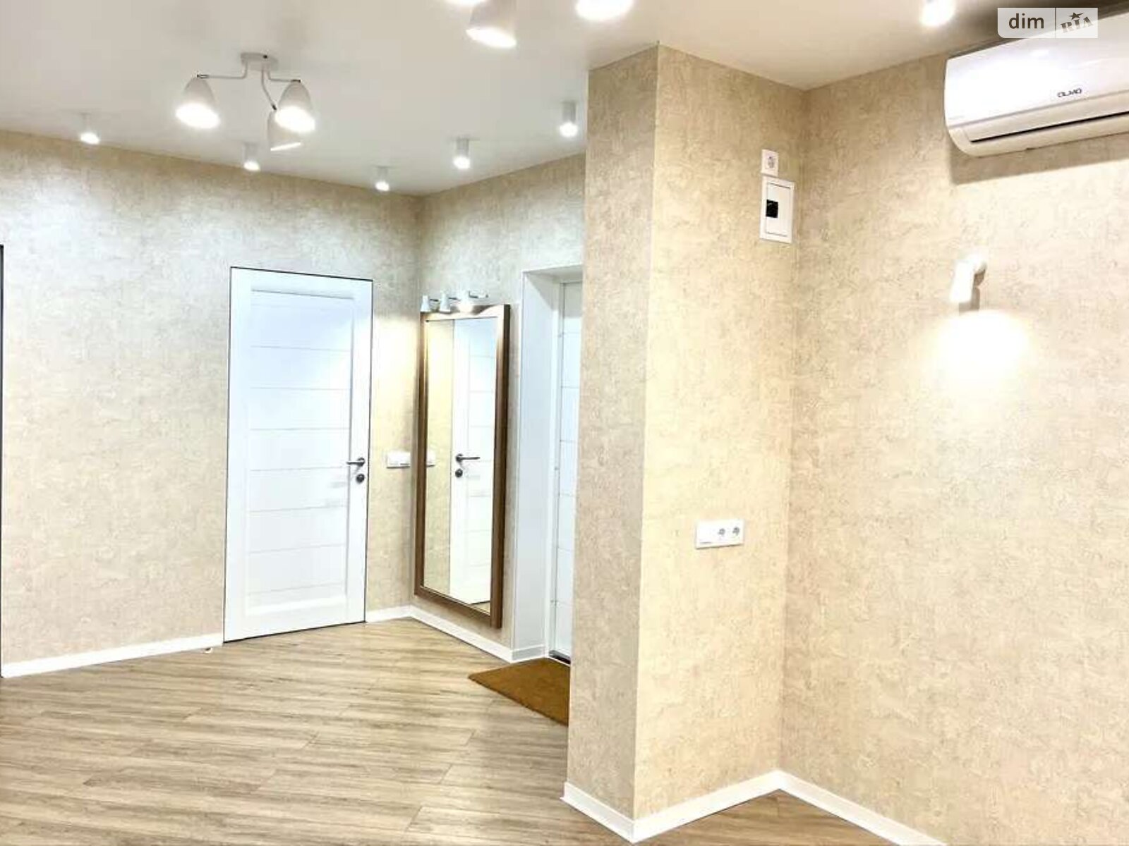 трикімнатна квартира в Києві, район Солом’янка, на вул. Митрополита Василя Липківського 33А в довготривалу оренду помісячно фото 1 трикімнатна квартира в Києві, район Солом’янка, на вул. Митрополита Василя Липківського 33А в довготривалу оренду помісячно фото 1
