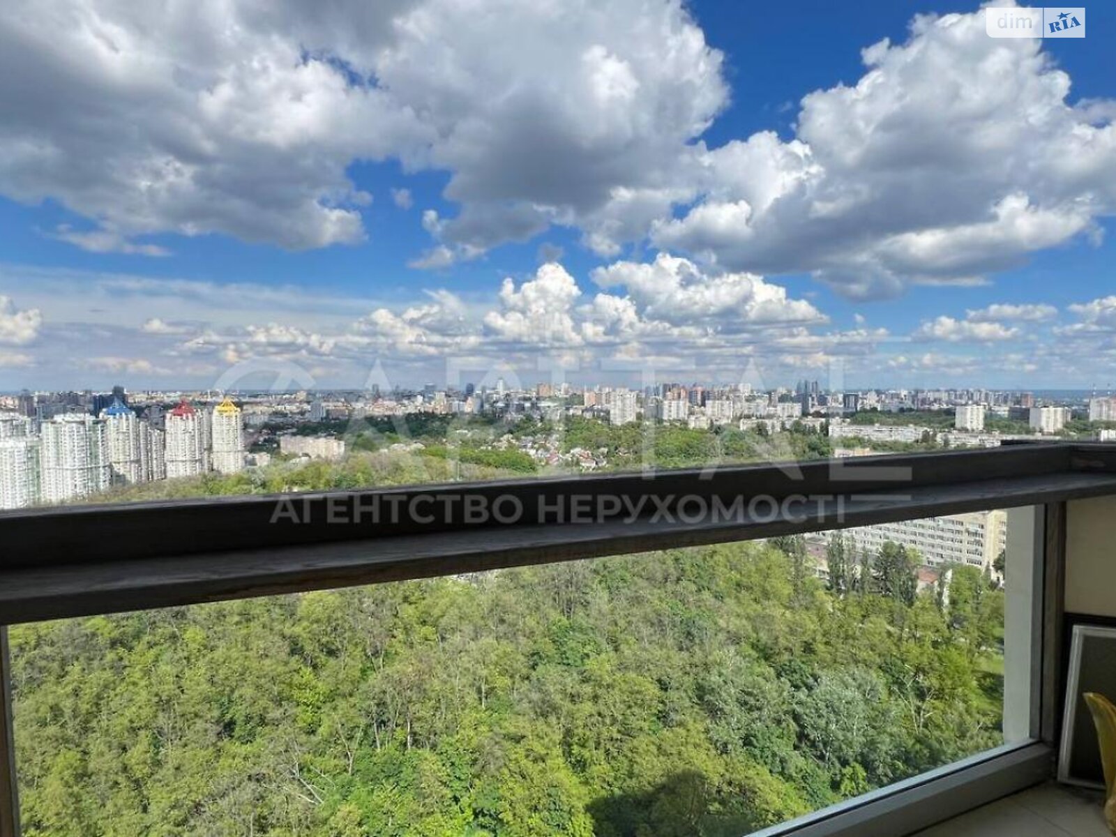 трехкомнатная квартира в Киеве, район Соломянка, на ул. Соломенская 15А в аренду на долгий срок помесячно фото 1 трехкомнатная квартира в Киеве, район Соломянка, на ул. Соломенская 15А в аренду на долгий срок помесячно фото 1