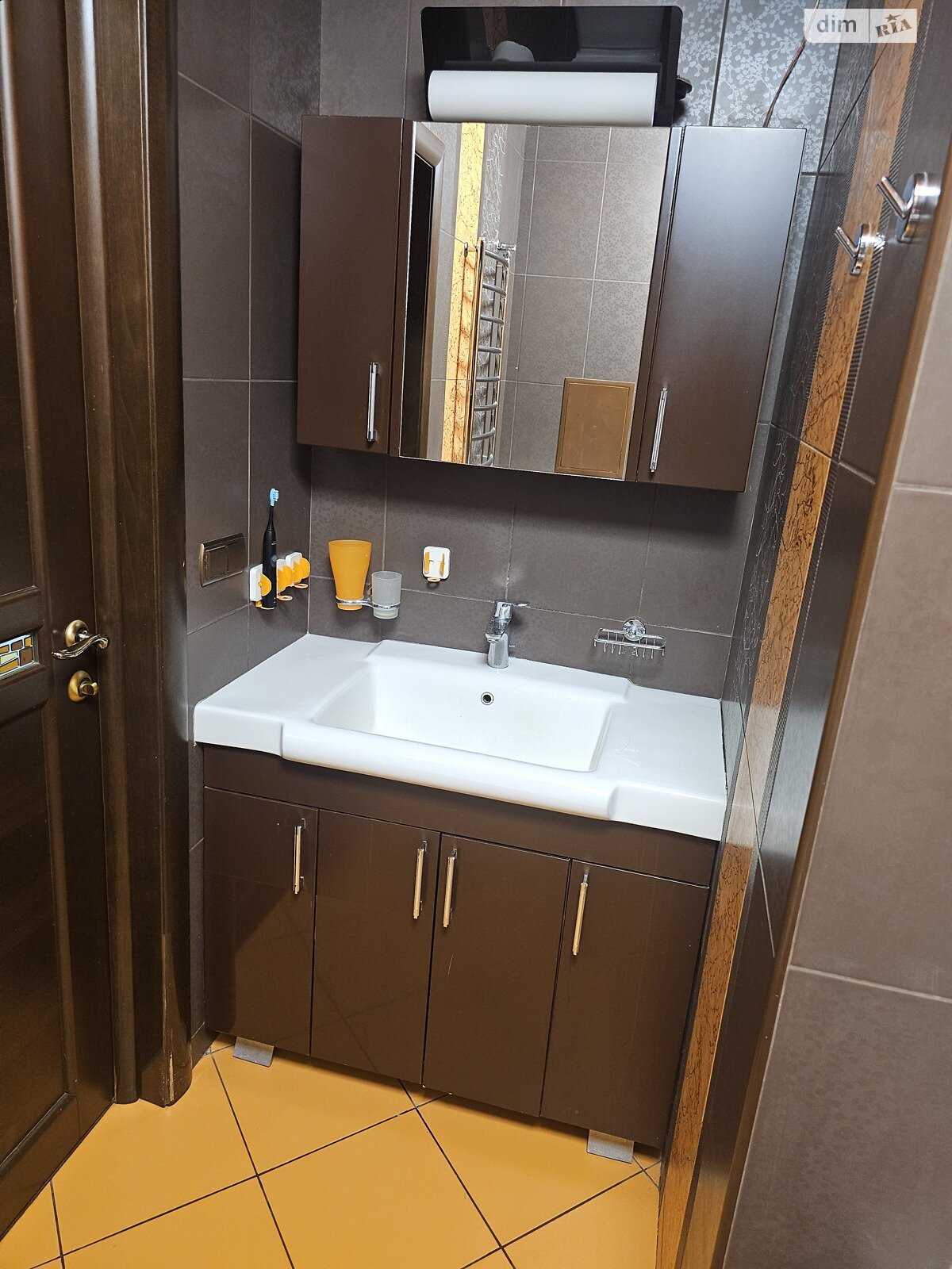 трикімнатна квартира в Києві, район Солом’янка, на вул. Стадіонна 21/1, кв. 43 в довготривалу оренду помісячно фото 1 трикімнатна квартира в Києві, район Солом’янка, на вул. Стадіонна 21/1, кв. 43 в довготривалу оренду помісячно фото 1