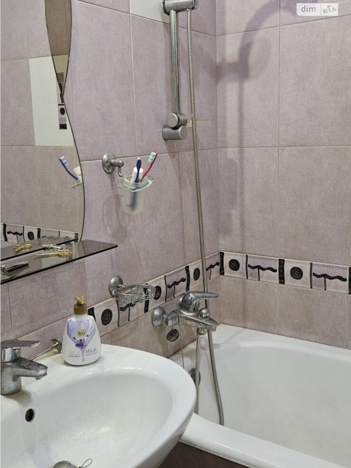 двухкомнатная квартира в Киеве, район Соломянка, на ул. Стадионная 13 в аренду на долгий срок помесячно фото 1