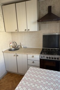 трехкомнатная квартира в Киеве, район Дарницкий, на ул. Дмитрия Багалия 8 в аренду на долгий срок помесячно фото 2 трехкомнатная квартира в Киеве, район Дарницкий, на ул. Дмитрия Багалия 8 в аренду на долгий срок помесячно фото 2