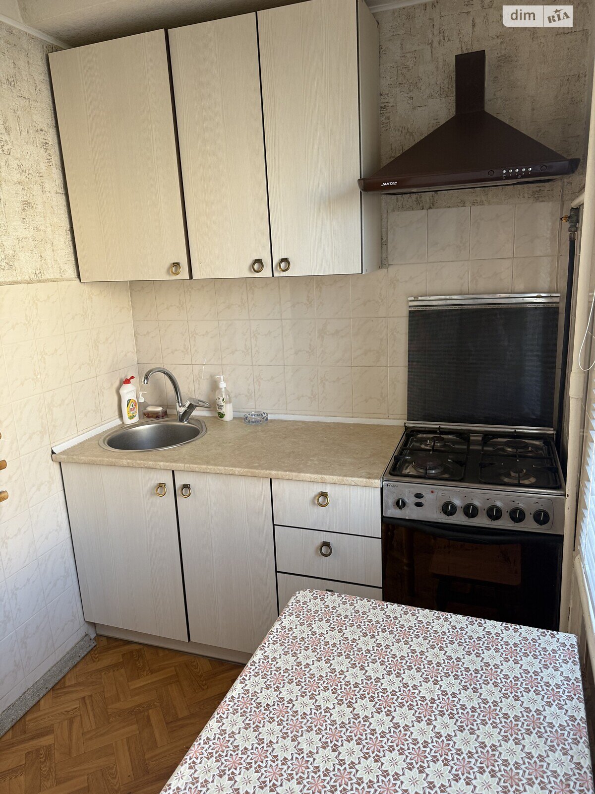 трехкомнатная квартира в Киеве, район Дарницкий, на ул. Дмитрия Багалия 8 в аренду на долгий срок помесячно фото 1 трехкомнатная квартира в Киеве, район Дарницкий, на ул. Дмитрия Багалия 8 в аренду на долгий срок помесячно фото 1