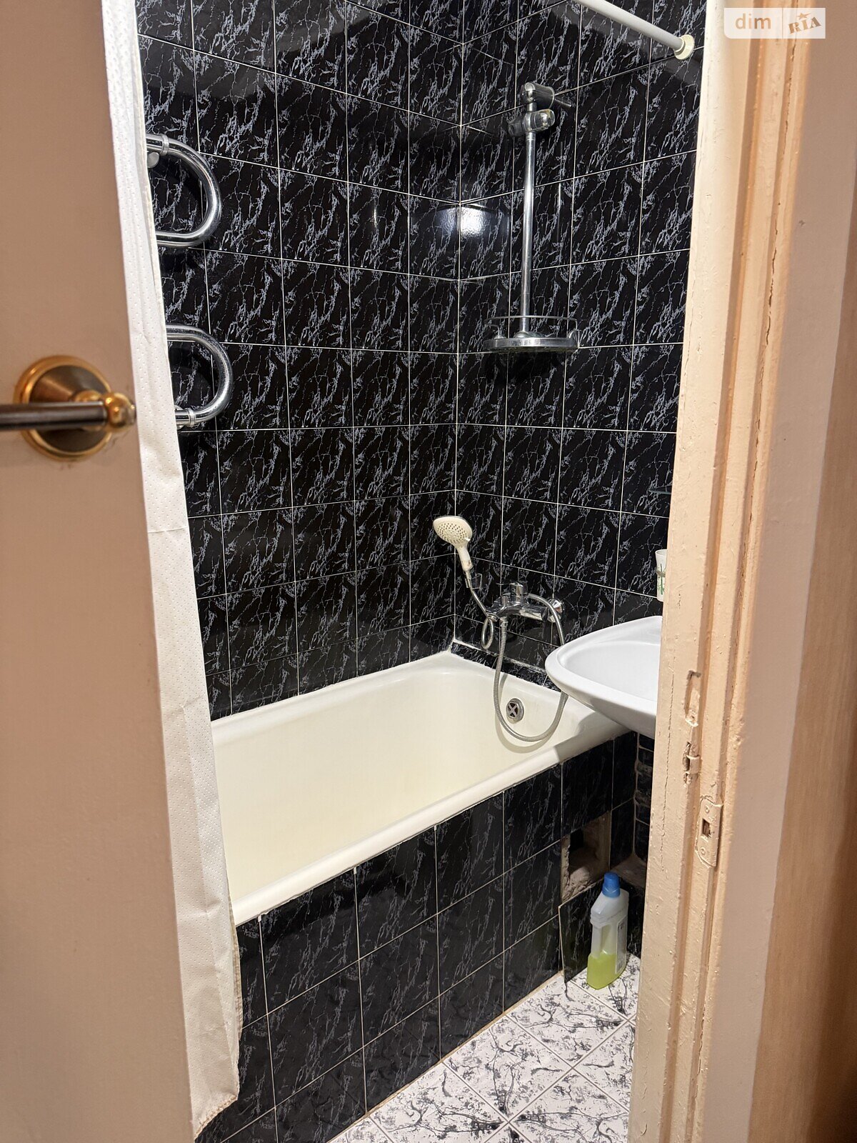 трехкомнатная квартира в Киеве, район Дарницкий, на ул. Дмитрия Багалия 8 в аренду на долгий срок помесячно фото 1 трехкомнатная квартира в Киеве, район Дарницкий, на ул. Дмитрия Багалия 8 в аренду на долгий срок помесячно фото 1