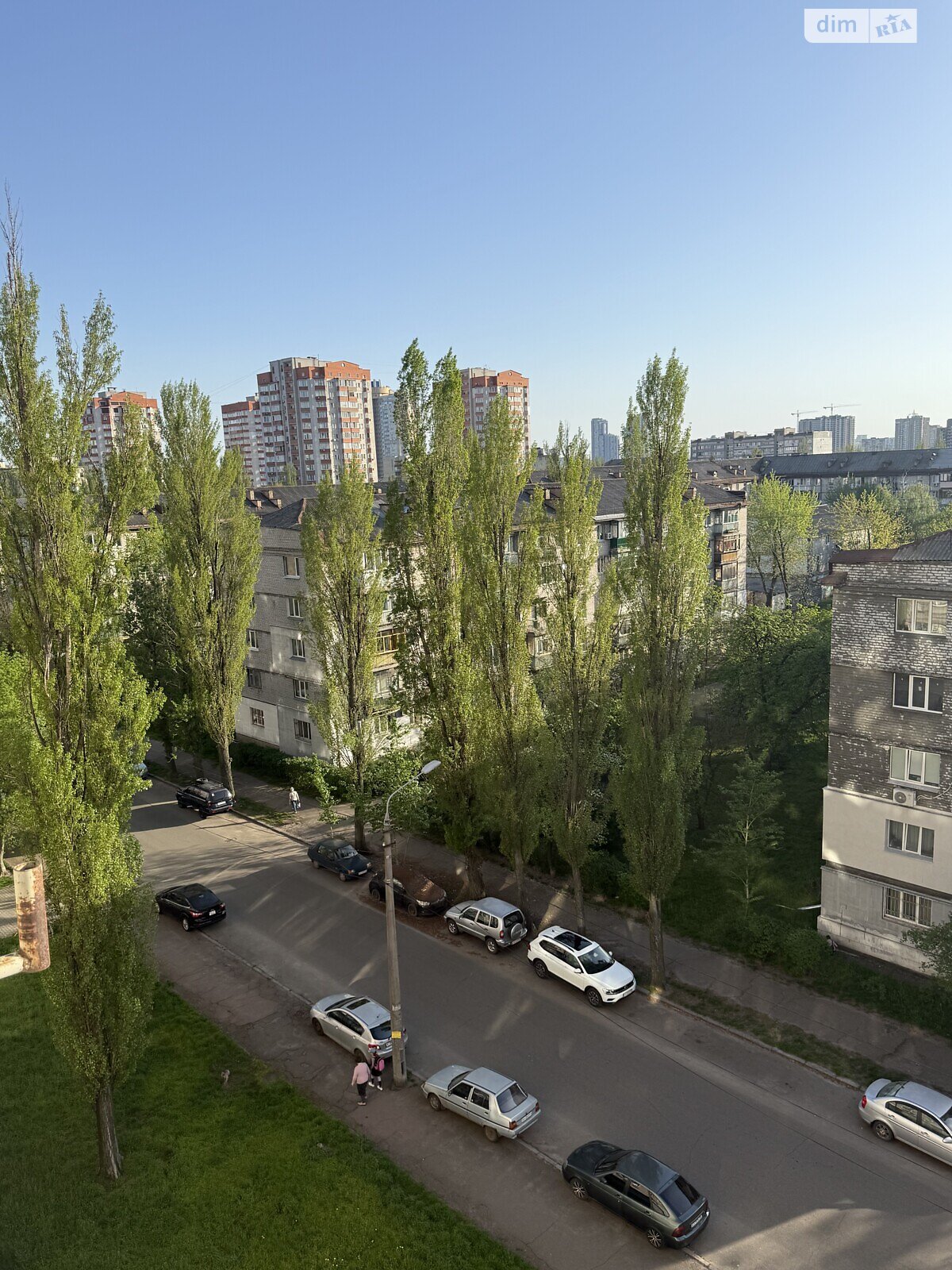 трехкомнатная квартира в Киеве, район Дарницкий, на ул. Дмитрия Багалия 8 в аренду на долгий срок помесячно фото 1 трехкомнатная квартира в Киеве, район Дарницкий, на ул. Дмитрия Багалия 8 в аренду на долгий срок помесячно фото 1