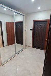 трикімнатна квартира в Києві, район Соцмісто, на вул. Регенераторна в довготривалу оренду помісячно фото 2
