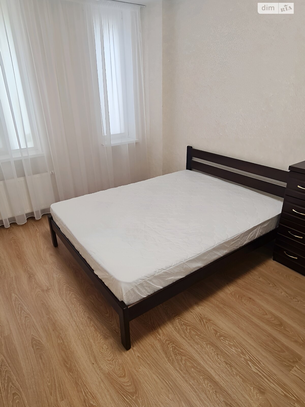 трикімнатна квартира в Києві, район Соцмісто, на вул. Регенераторна в довготривалу оренду помісячно фото 1 трикімнатна квартира в Києві, район Соцмісто, на вул. Регенераторна в довготривалу оренду помісячно фото 1
