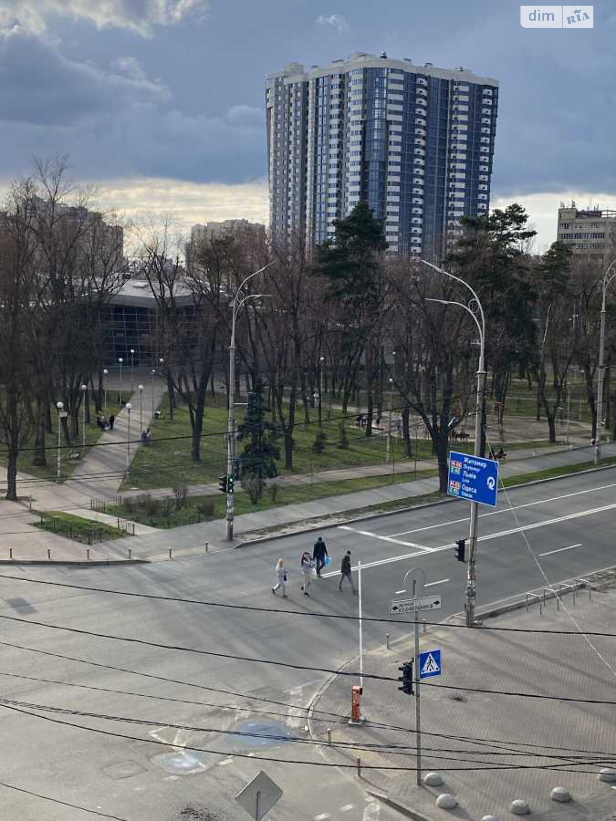 трехкомнатная квартира в Киеве, район Соцгород, на ул. Строителей 38/14 в аренду на долгий срок помесячно фото 1 трехкомнатная квартира в Киеве, район Соцгород, на ул. Строителей 38/14 в аренду на долгий срок помесячно фото 1