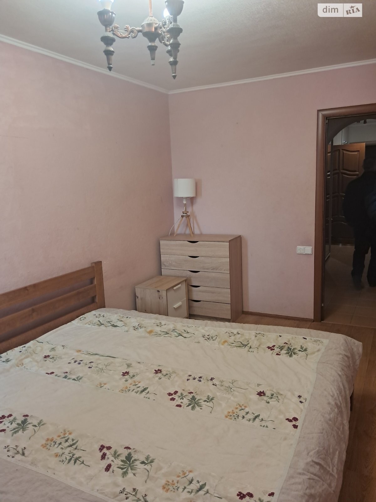 трикімнатна квартира в Києві, район Дніпровський, на вул. Новаторів 9 в довготривалу оренду помісячно фото 1 трикімнатна квартира в Києві, район Дніпровський, на вул. Новаторів 9 в довготривалу оренду помісячно фото 1