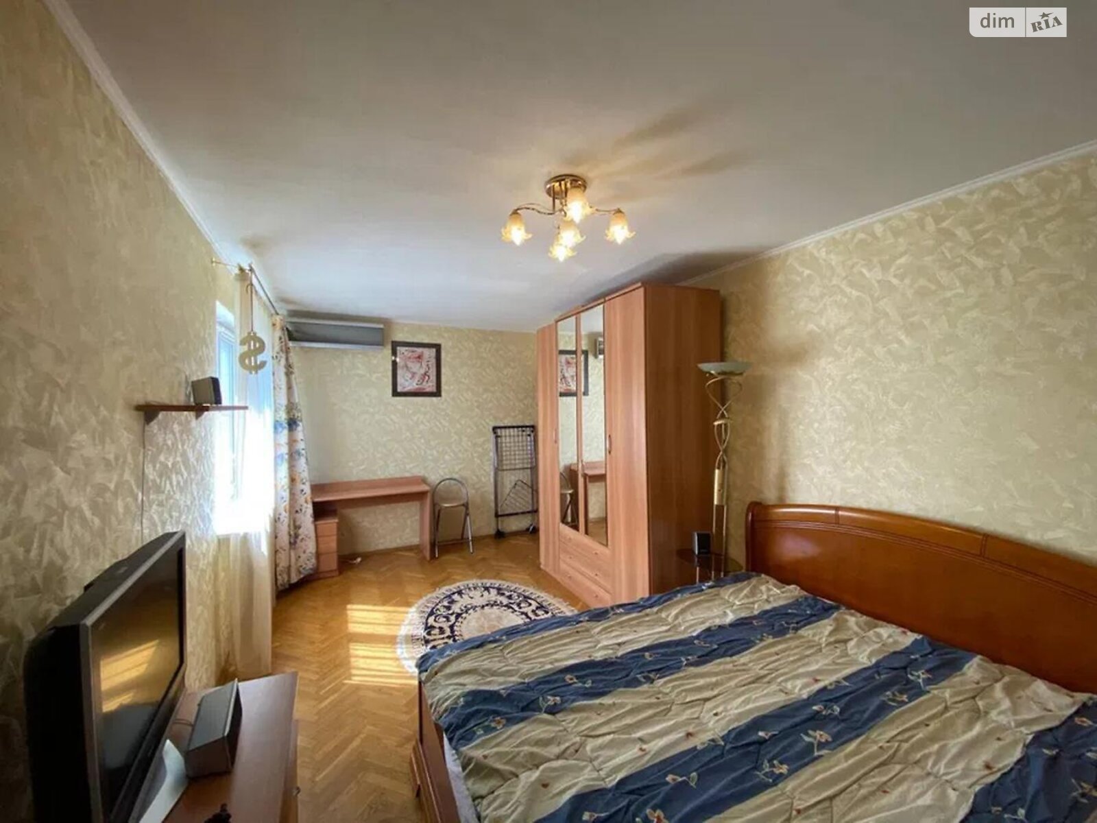 трикімнатна квартира в Києві, район Стара Дарниця, на вул. Празька 22 в довготривалу оренду помісячно фото 1 трикімнатна квартира в Києві, район Стара Дарниця, на вул. Празька 22 в довготривалу оренду помісячно фото 1