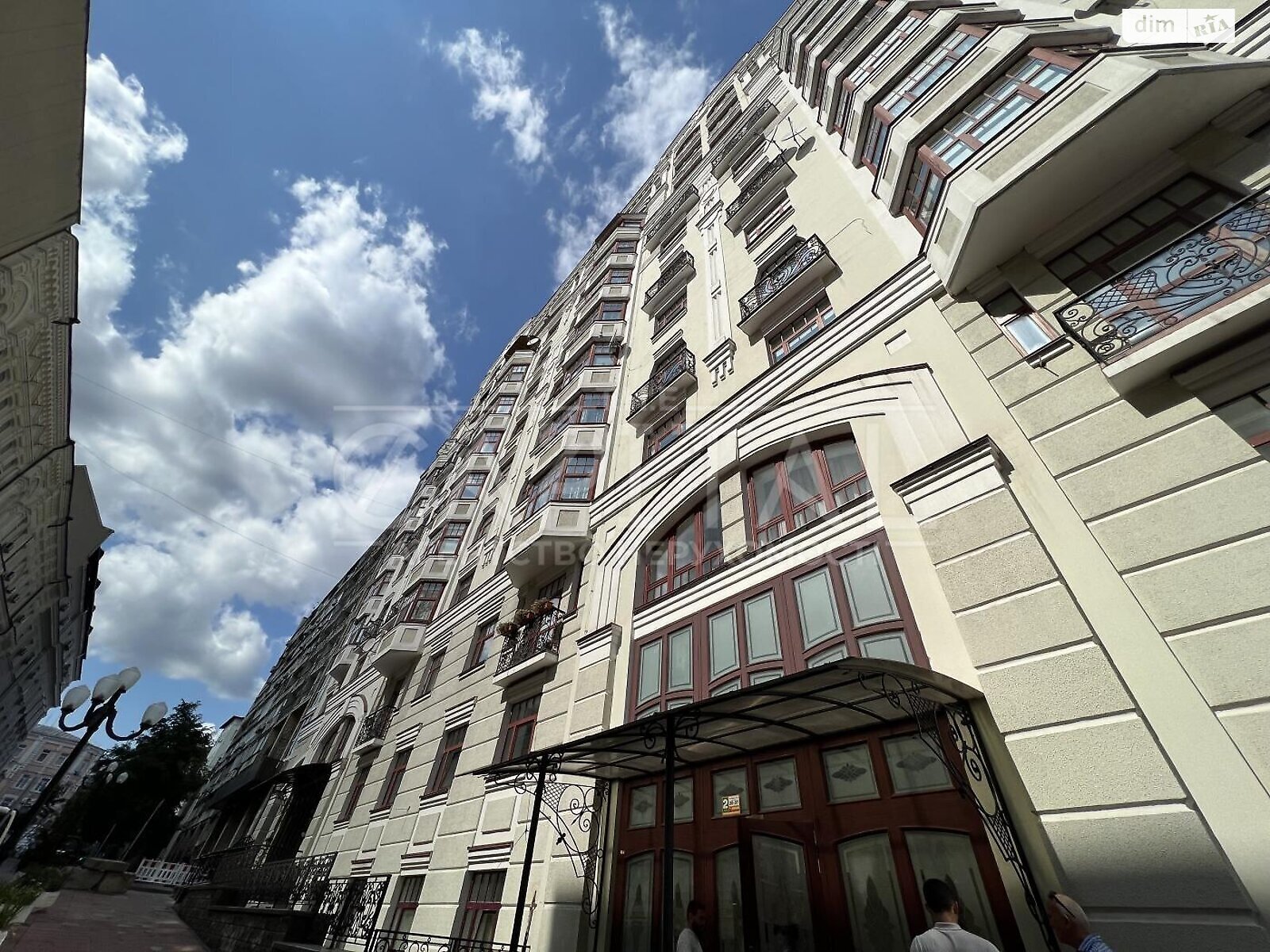 трехкомнатная квартира в Киеве, район Старый Киев, на ул. Ирининская 5/24 в аренду на долгий срок помесячно фото 1 трехкомнатная квартира в Киеве, район Старый Киев, на ул. Ирининская 5/24 в аренду на долгий срок помесячно фото 1