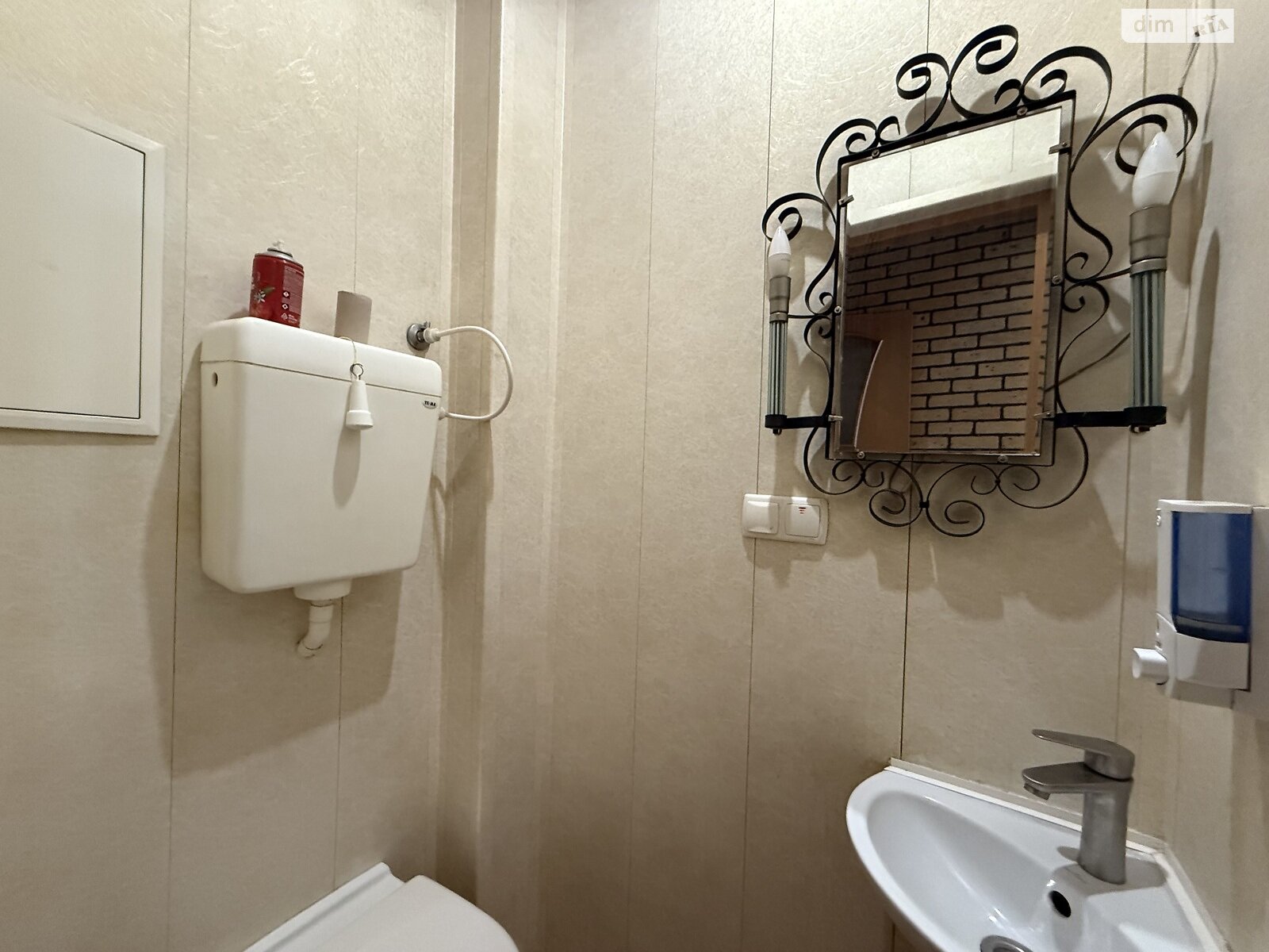 пятикомнатная квартира в Киеве, район Старый Киев, на пл. Михайловская 21 в аренду на долгий срок помесячно фото 1