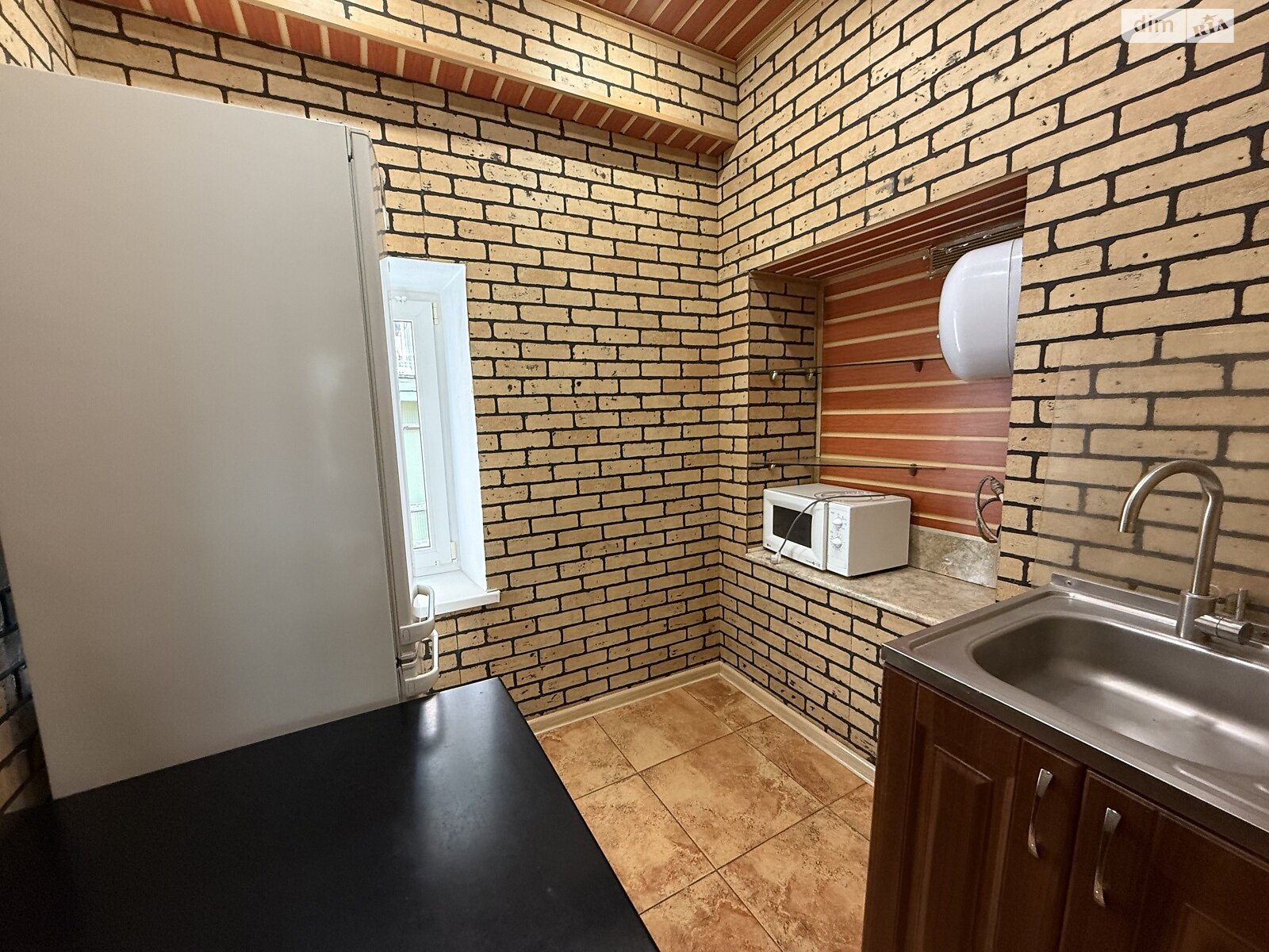 пятикомнатная квартира в Киеве, район Старый Киев, на пл. Михайловская 21 в аренду на долгий срок помесячно фото 1