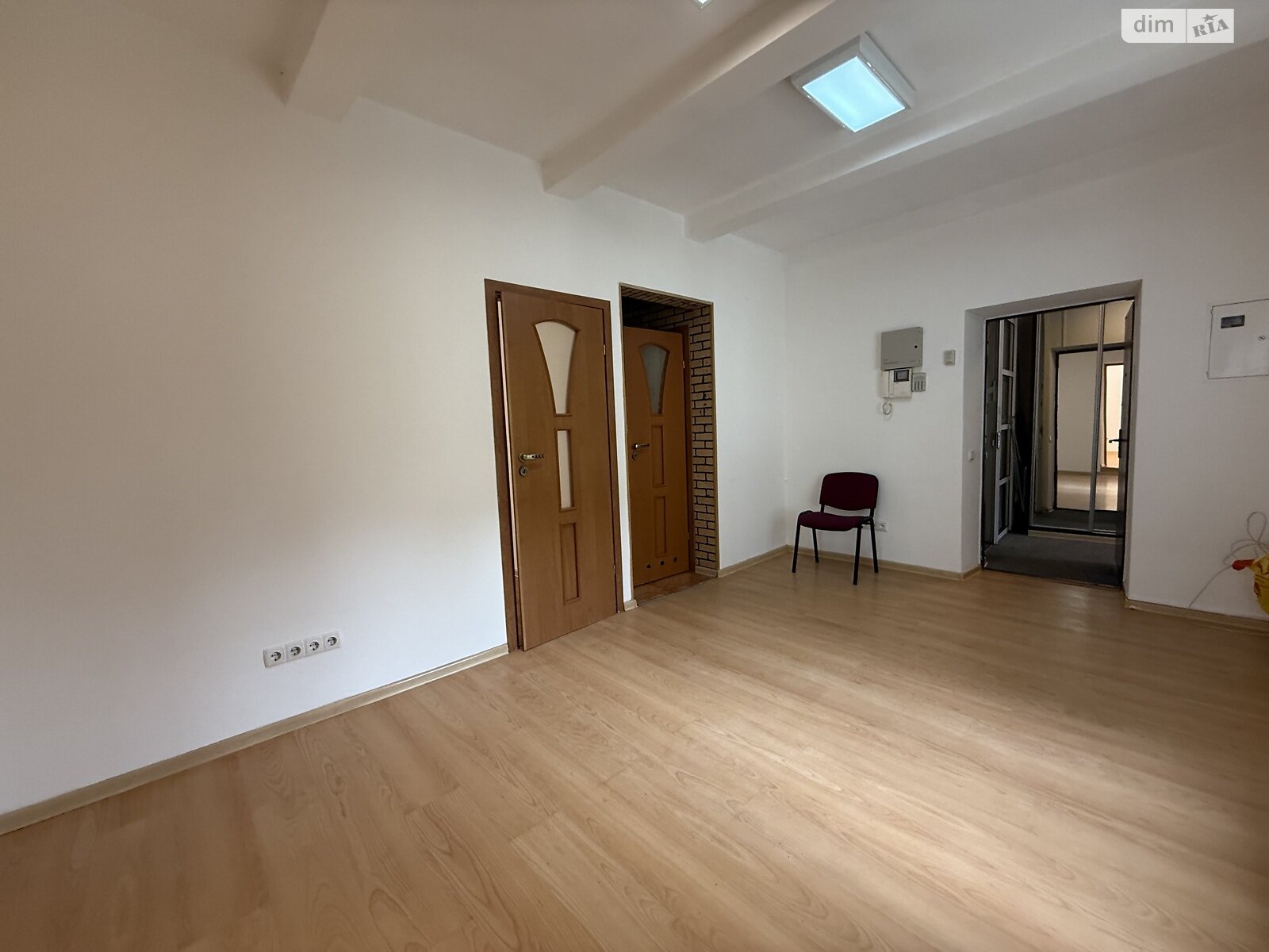 пятикомнатная квартира в Киеве, район Старый Киев, на пл. Михайловская 21 в аренду на долгий срок помесячно фото 1