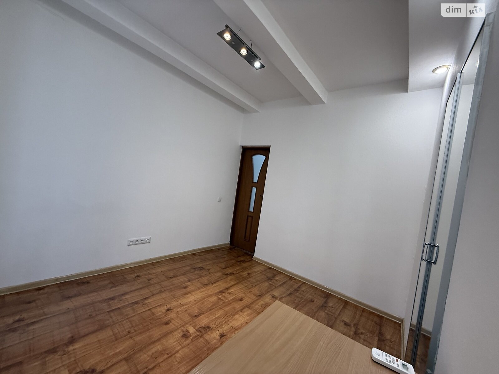 пятикомнатная квартира в Киеве, район Старый Киев, на пл. Михайловская 21 в аренду на долгий срок помесячно фото 1