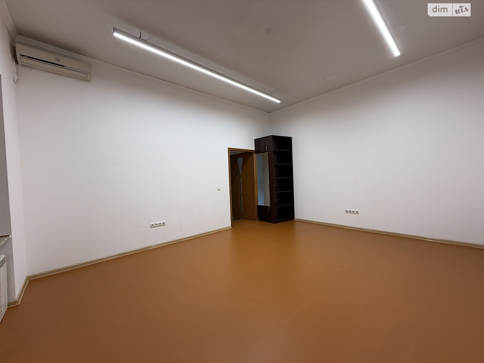 пятикомнатная квартира в Киеве, район Старый Киев, на пл. Михайловская 21 в аренду на долгий срок помесячно фото 1