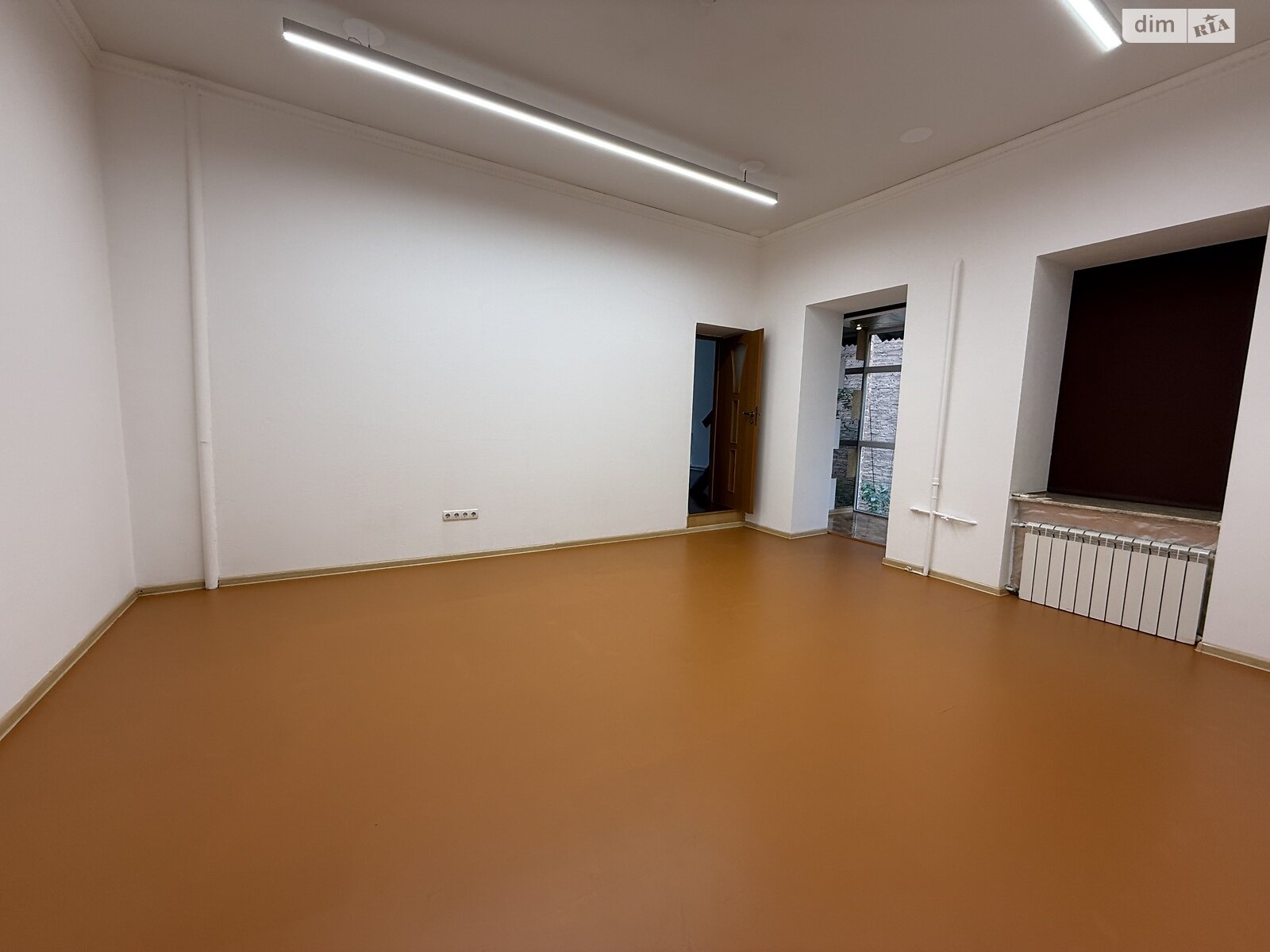 пятикомнатная квартира в Киеве, район Старый Киев, на пл. Михайловская 21 в аренду на долгий срок помесячно фото 1