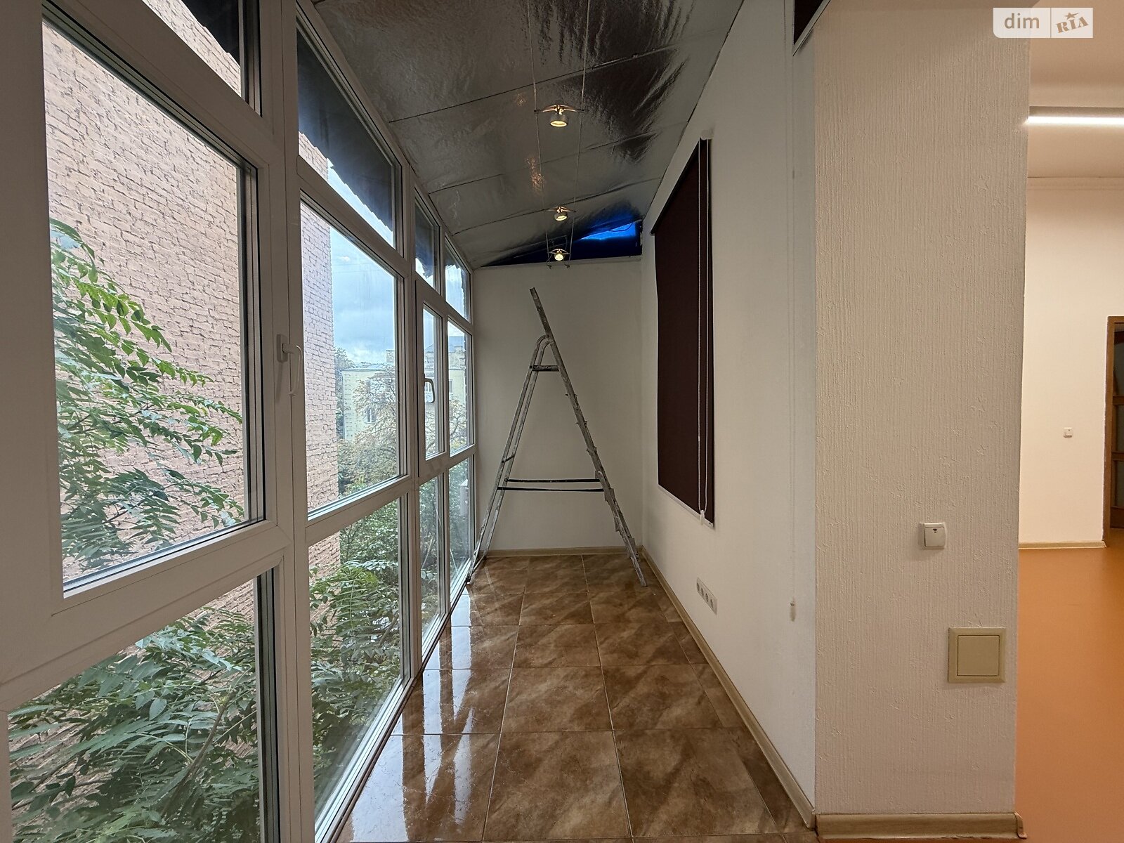 пятикомнатная квартира в Киеве, район Старый Киев, на пл. Михайловская 21 в аренду на долгий срок помесячно фото 1