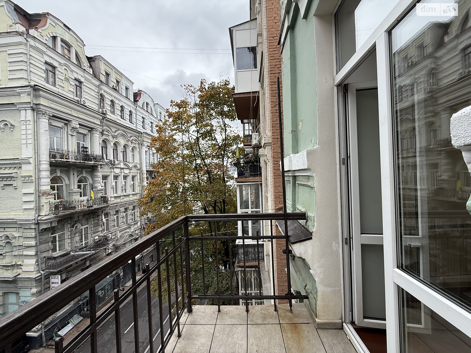 пятикомнатная квартира в Киеве, район Старый Киев, на пл. Михайловская 21 в аренду на долгий срок помесячно фото 1