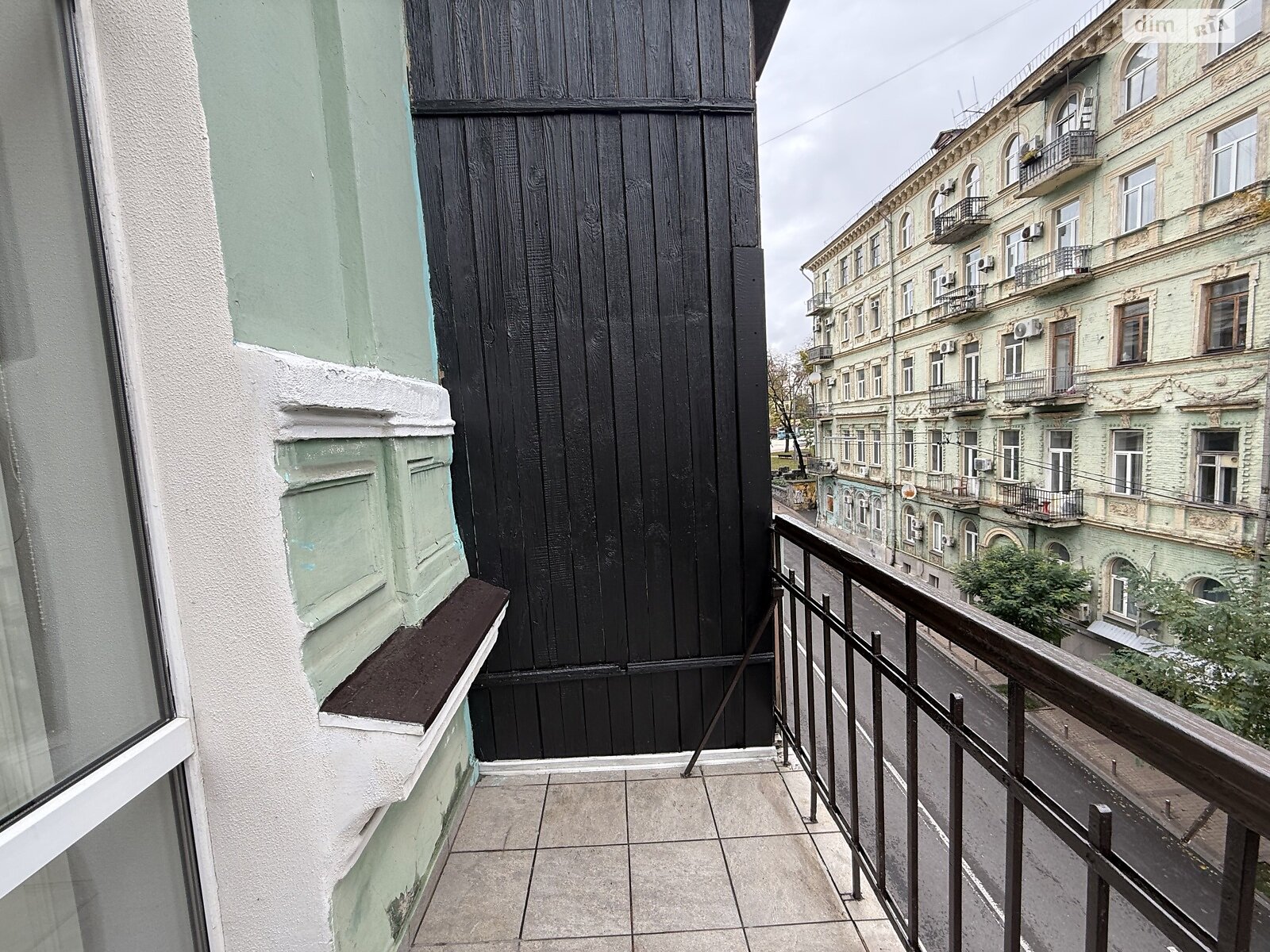 пятикомнатная квартира в Киеве, район Старый Киев, на пл. Михайловская 21 в аренду на долгий срок помесячно фото 1