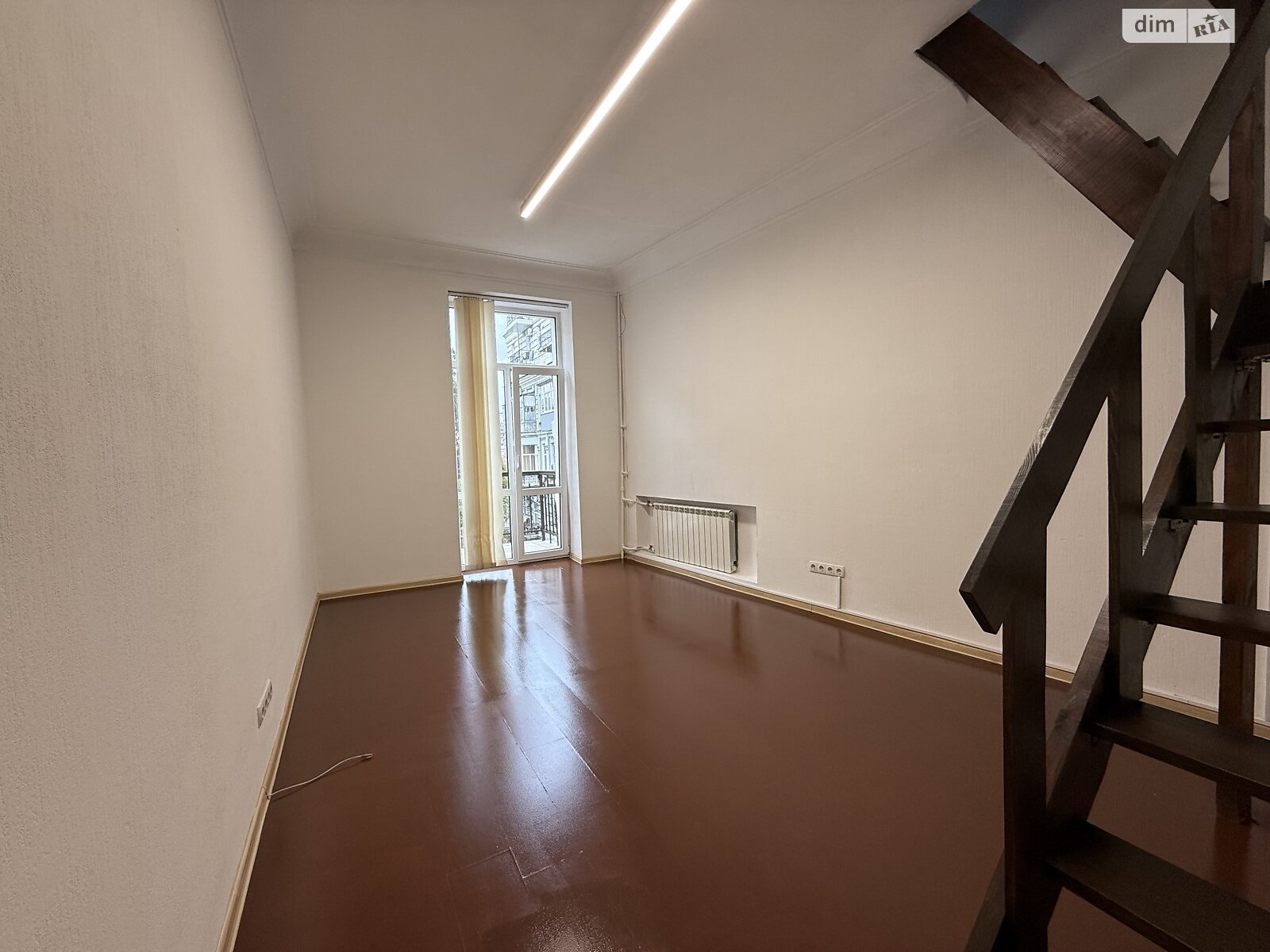 пятикомнатная квартира в Киеве, район Старый Киев, на пл. Михайловская 21 в аренду на долгий срок помесячно фото 1