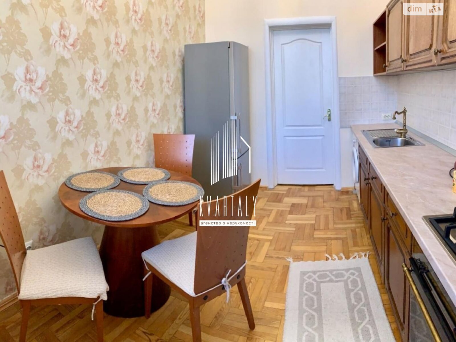 двухкомнатная квартира в Киеве, район Старый Киев, на ул. Олеся Гончара 25 в аренду на долгий срок помесячно фото 1 двухкомнатная квартира в Киеве, район Старый Киев, на ул. Олеся Гончара 25 в аренду на долгий срок помесячно фото 1