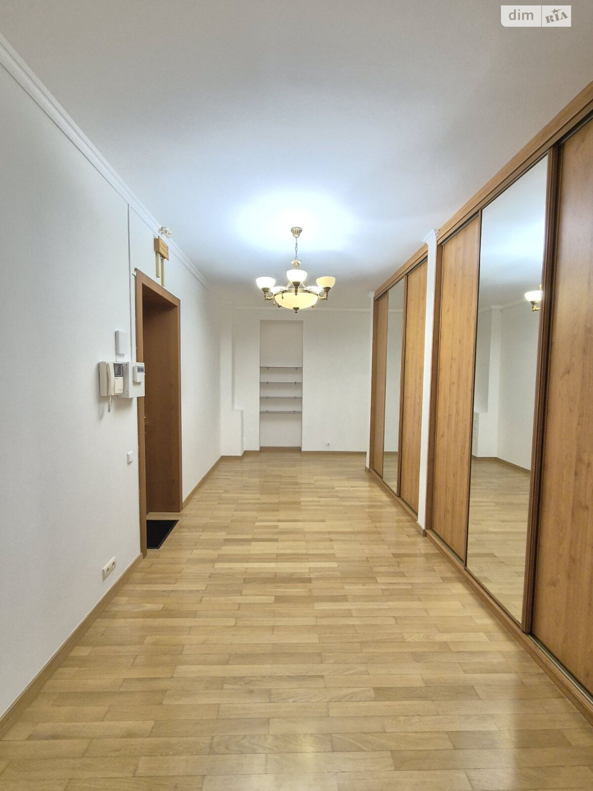 чотирикімнатна квартира в Києві, район Старий Київ, на вул. Паторжинського 14 в довготривалу оренду помісячно фото 1 чотирикімнатна квартира в Києві, район Старий Київ, на вул. Паторжинського 14 в довготривалу оренду помісячно фото 1