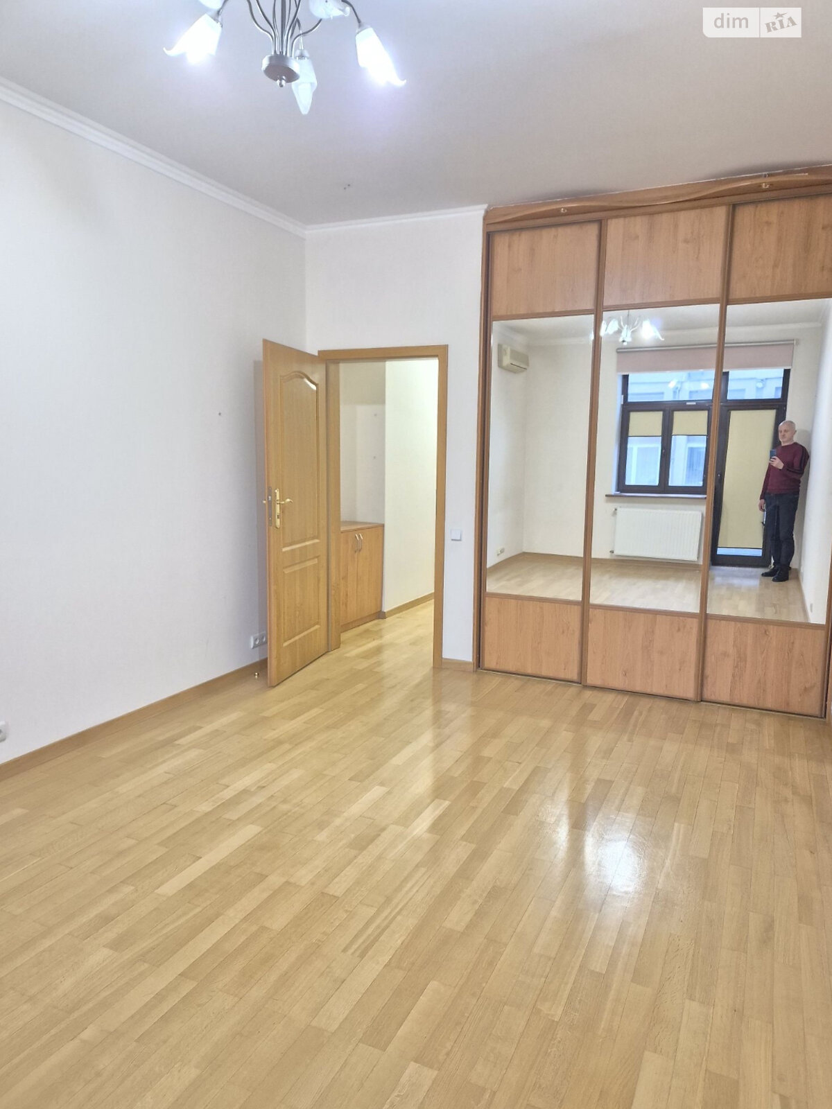 чотирикімнатна квартира в Києві, район Старий Київ, на вул. Паторжинського 14 в довготривалу оренду помісячно фото 1 чотирикімнатна квартира в Києві, район Старий Київ, на вул. Паторжинського 14 в довготривалу оренду помісячно фото 1