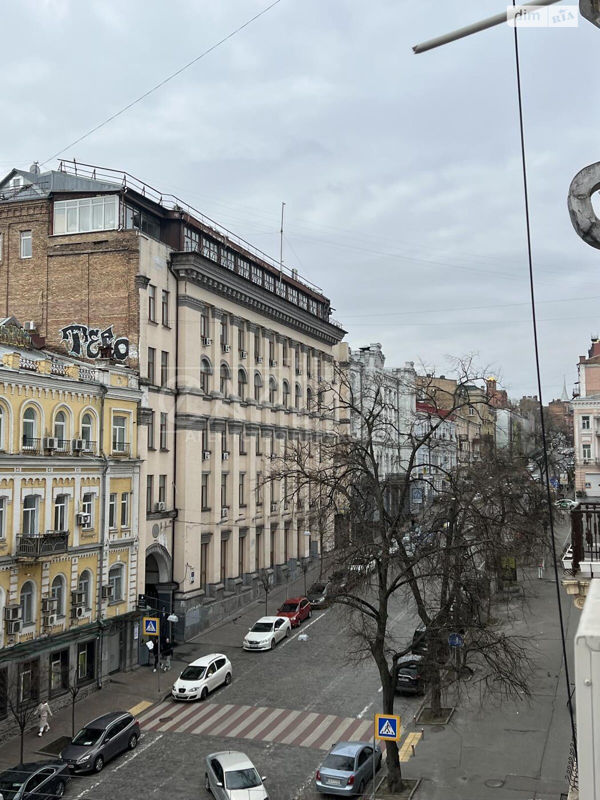 четырехкомнатная квартира в Киеве, район Старый Киев, на ул. Прорезная 10 в аренду на долгий срок помесячно фото 1 четырехкомнатная квартира в Киеве, район Старый Киев, на ул. Прорезная 10 в аренду на долгий срок помесячно фото 1