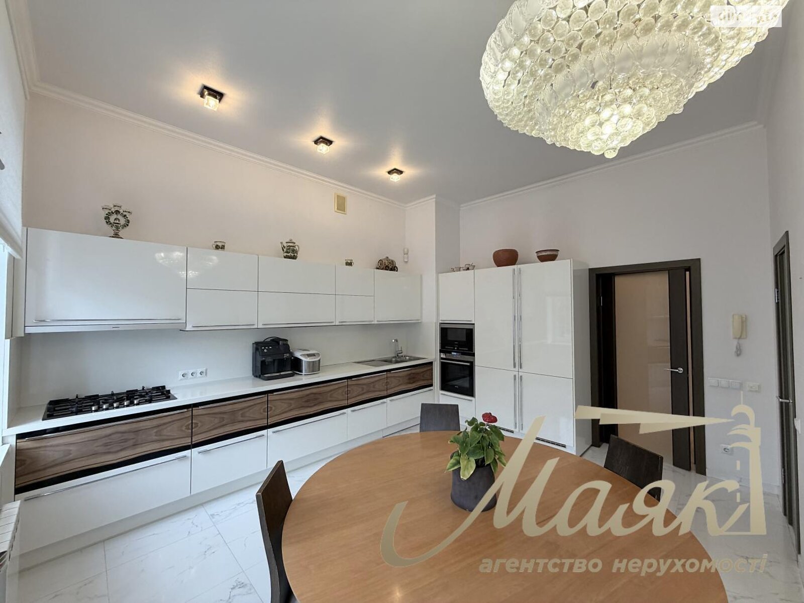 четырехкомнатная квартира в Киеве, район Старый Киев, на ул. Рейтарская 5 в аренду на долгий срок помесячно фото 1