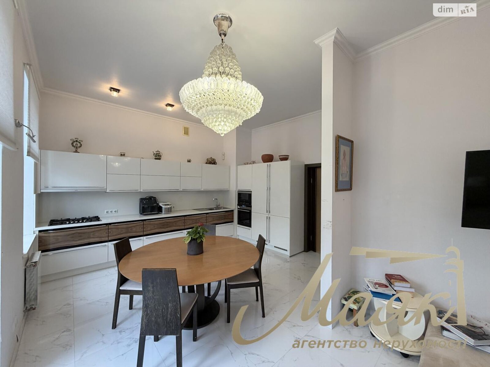 четырехкомнатная квартира в Киеве, район Старый Киев, на ул. Рейтарская 5 в аренду на долгий срок помесячно фото 1