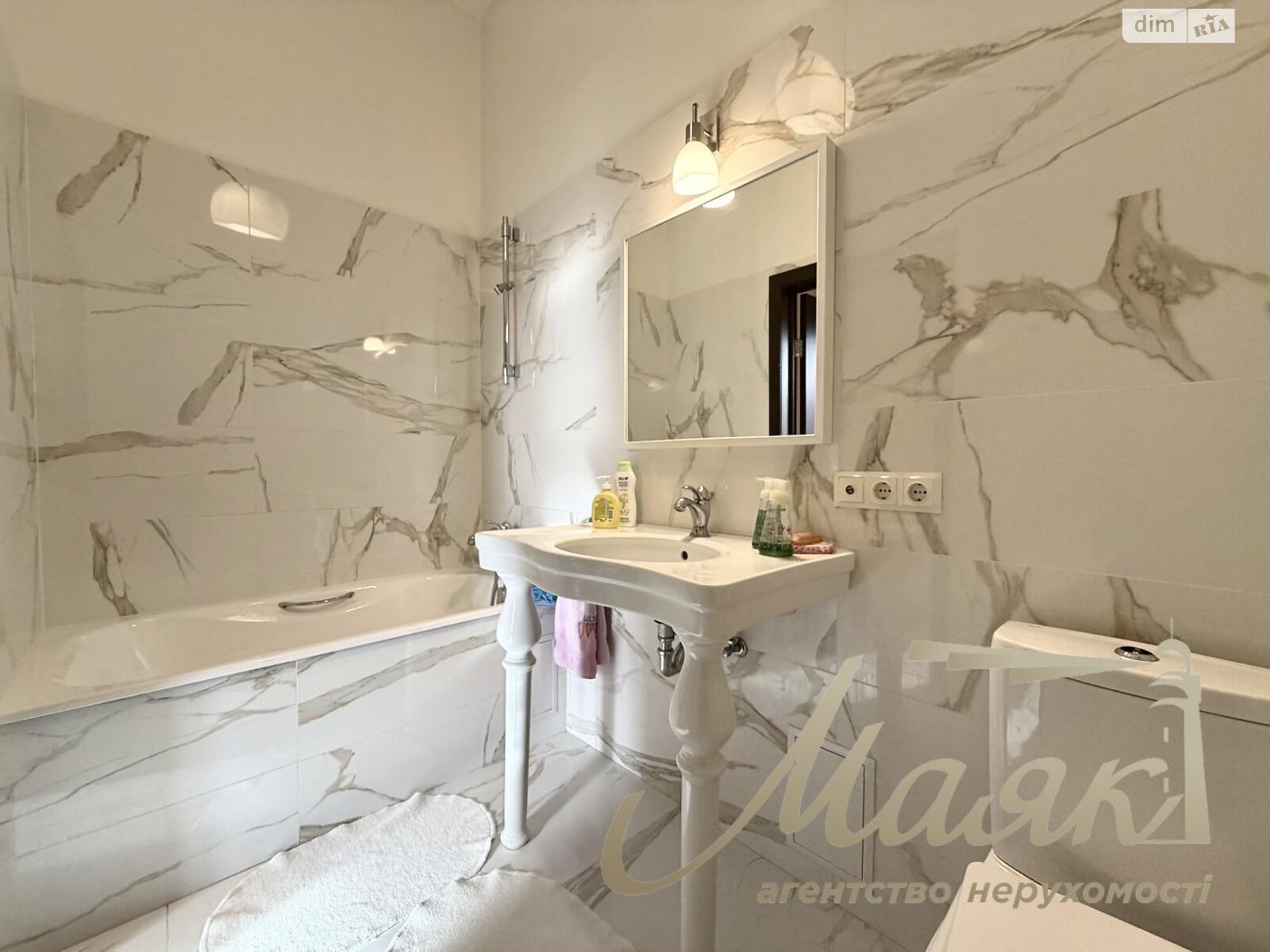 четырехкомнатная квартира в Киеве, район Старый Киев, на ул. Рейтарская 5 в аренду на долгий срок помесячно фото 1