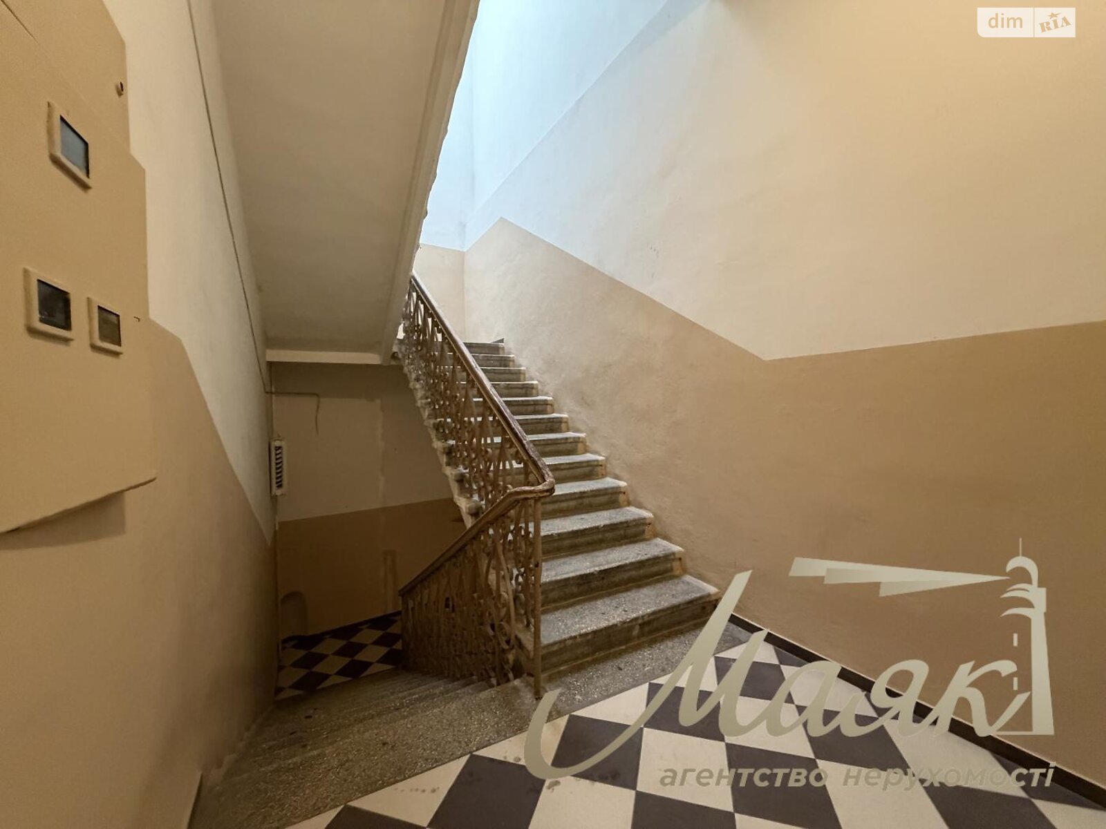 четырехкомнатная квартира в Киеве, район Старый Киев, на ул. Рейтарская 5 в аренду на долгий срок помесячно фото 1