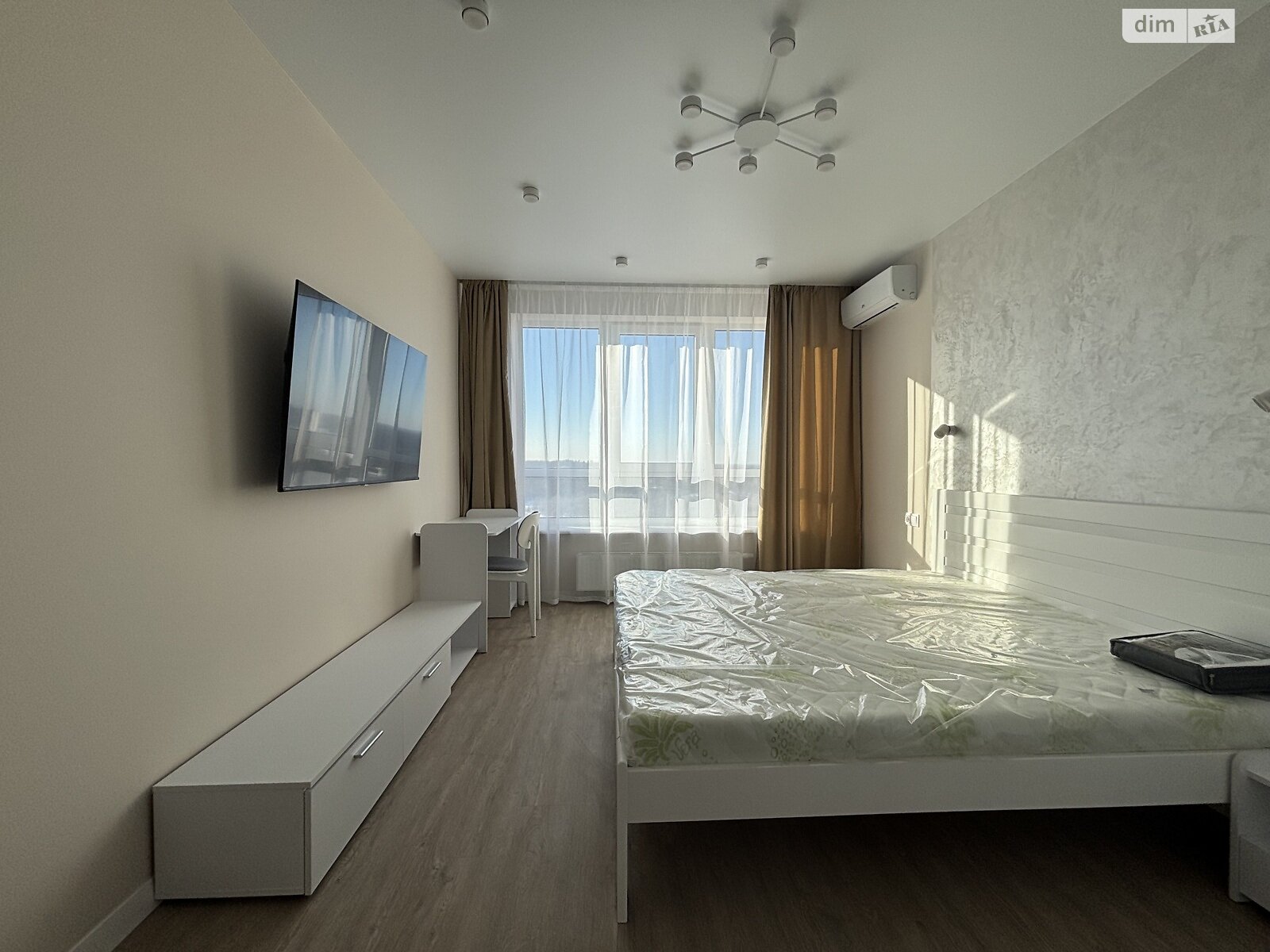 однокомнатная квартира в Киеве, район Святошино, на ул. Живописная 3 в аренду на долгий срок помесячно фото 1 однокомнатная квартира в Киеве, район Святошино, на ул. Живописная 3 в аренду на долгий срок помесячно фото 1