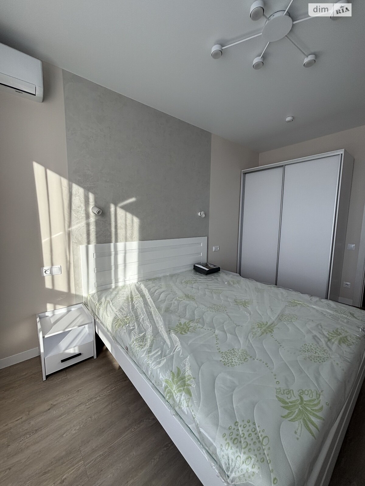 однокомнатная квартира в Киеве, район Святошино, на ул. Живописная 3 в аренду на долгий срок помесячно фото 1 однокомнатная квартира в Киеве, район Святошино, на ул. Живописная 3 в аренду на долгий срок помесячно фото 1