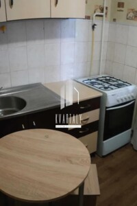 однокімнатна квартира в Києві, район Святошин, на вул. Михайла Котельникова 87 в довготривалу оренду помісячно фото 2