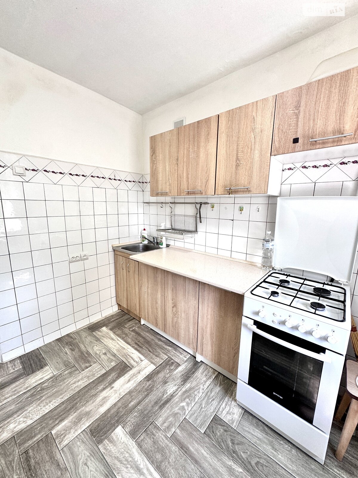 однокімнатна квартира в Києві, район Святошин, на вул. Верховинна 18 в довготривалу оренду помісячно фото 1