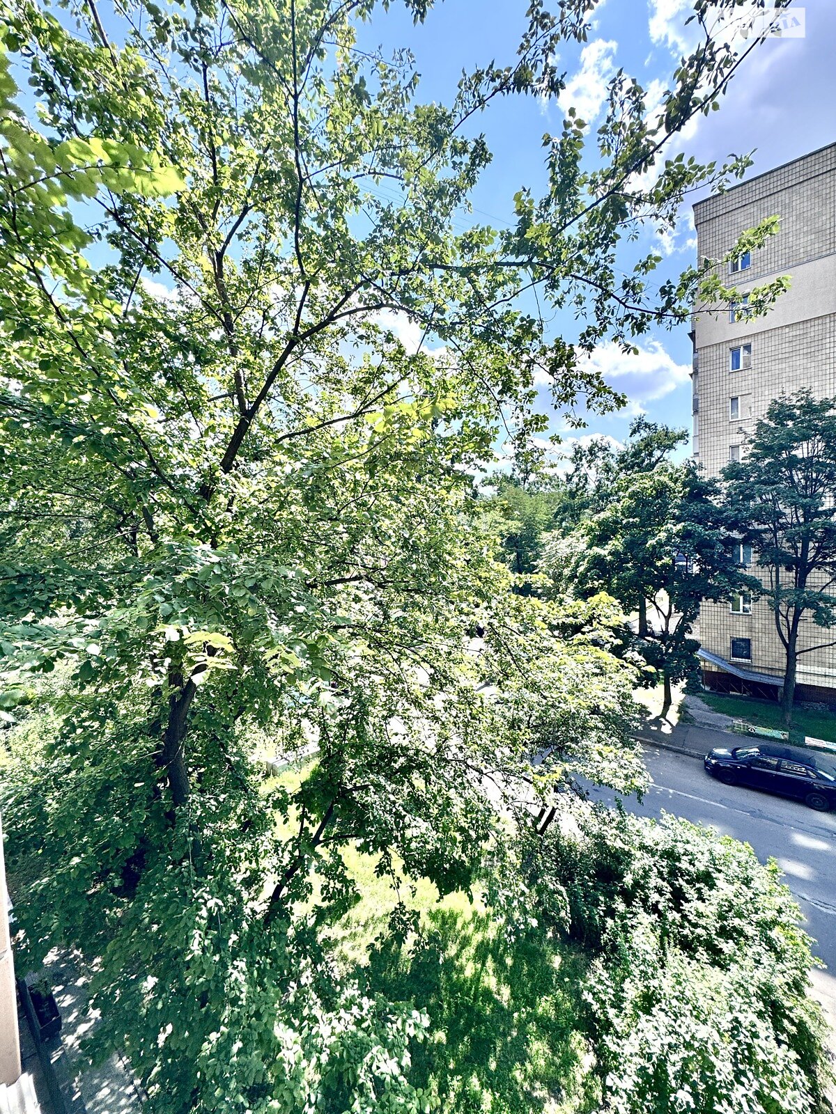 однокімнатна квартира в Києві, район Святошин, на вул. Верховинна 18 в довготривалу оренду помісячно фото 1