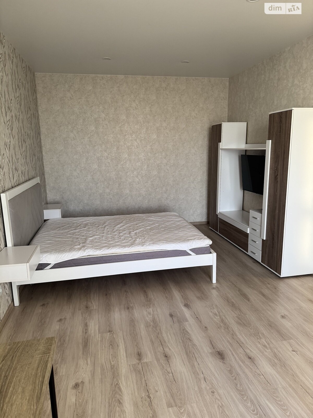 однокімнатна квартира в Києві, район Святошинський, на вул. Бердника Олеся 1Д в довготривалу оренду помісячно фото 1 однокімнатна квартира в Києві, район Святошинський, на вул. Бердника Олеся 1Д в довготривалу оренду помісячно фото 1