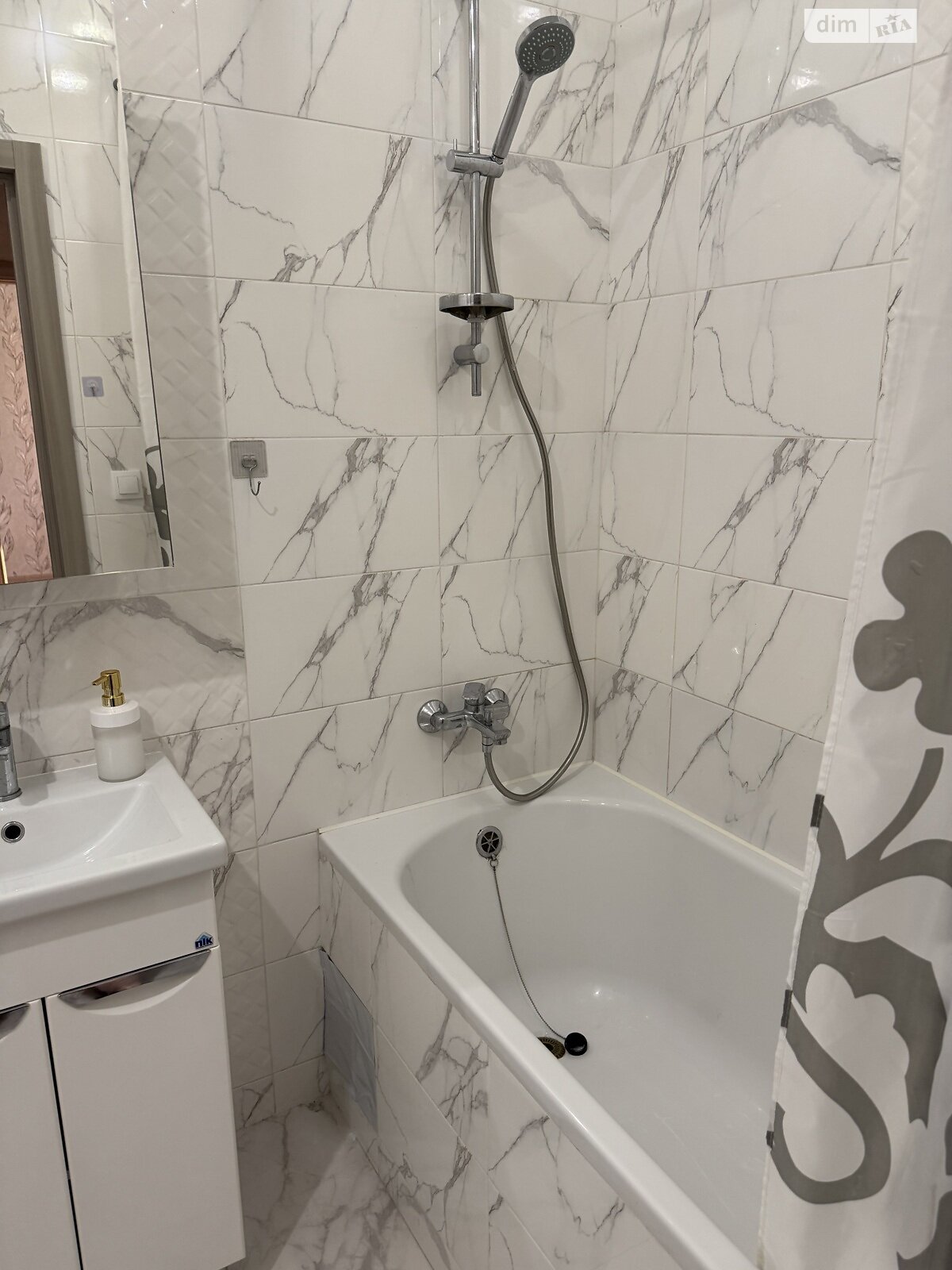 однокімнатна квартира в Києві, район Святошинський, на вул. Бердника Олеся 1Д в довготривалу оренду помісячно фото 1 однокімнатна квартира в Києві, район Святошинський, на вул. Бердника Олеся 1Д в довготривалу оренду помісячно фото 1