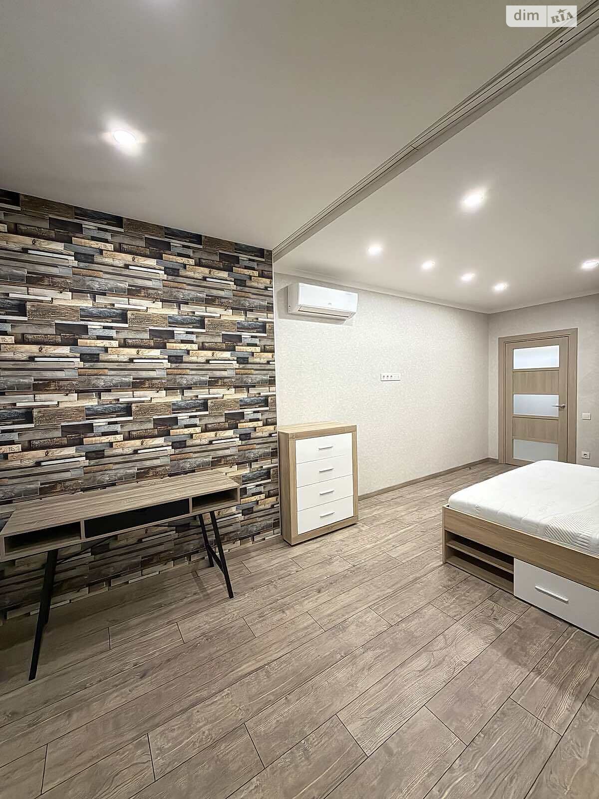 однокомнатная квартира в Киеве, район Святошинский, на ул. Николая Ушакова 1Д в аренду на долгий срок помесячно фото 1