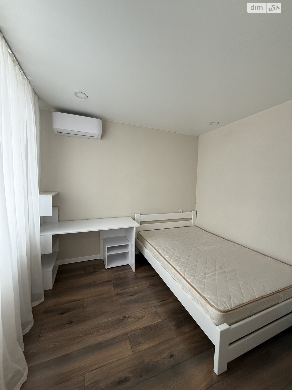 однокімнатна квартира в Києві, район Святошинський, на вул. Олега Мудрака 1Б в довготривалу оренду помісячно фото 1