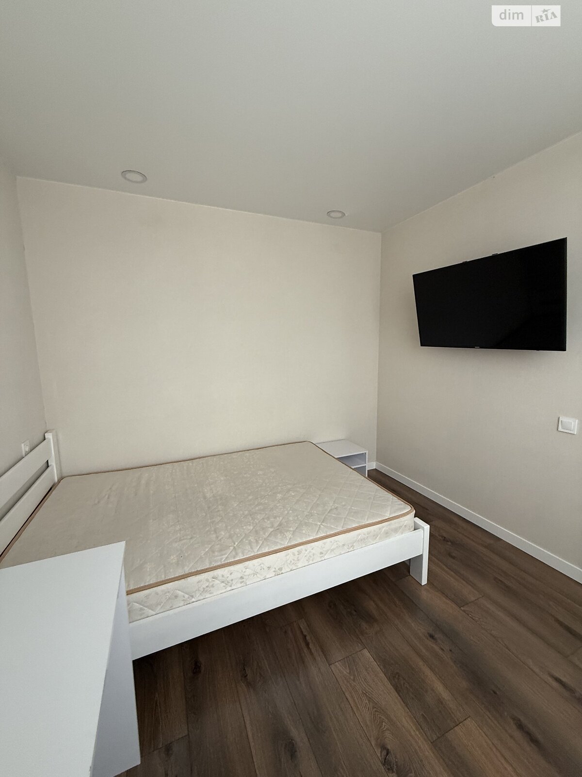 однокімнатна квартира в Києві, район Святошинський, на вул. Олега Мудрака 1Б в довготривалу оренду помісячно фото 1