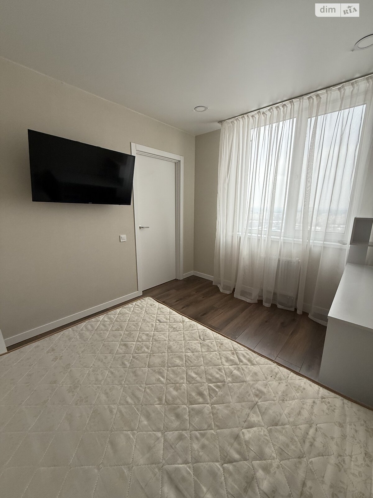 однокімнатна квартира в Києві, район Святошинський, на вул. Олега Мудрака 1Б в довготривалу оренду помісячно фото 1