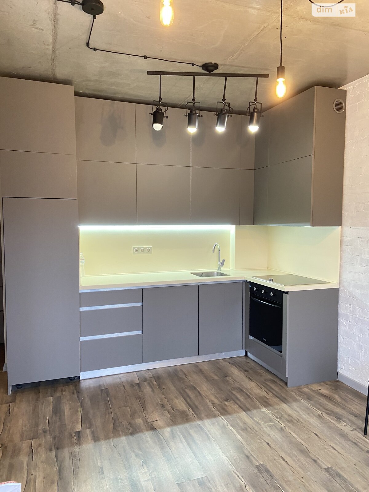 однокімнатна квартира в Києві, район Святошинський, на вул. Осіння 59 в довготривалу оренду помісячно фото 1 однокімнатна квартира в Києві, район Святошинський, на вул. Осіння 59 в довготривалу оренду помісячно фото 1